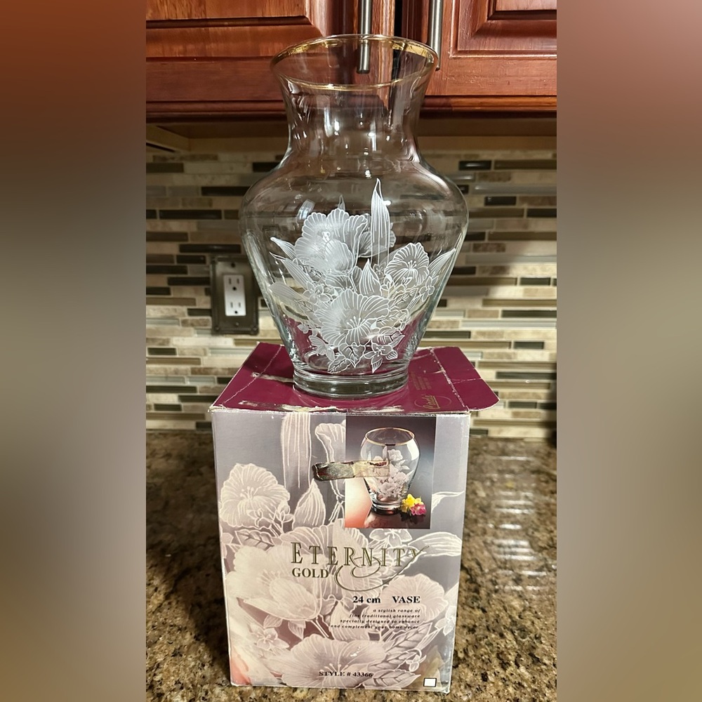 Vase by Eternity Gold by Circle imports inc 10”High